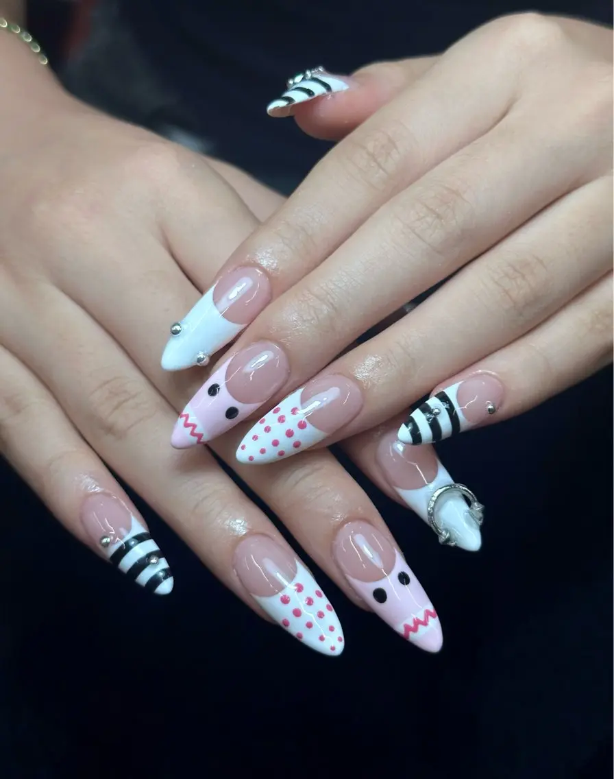 ネイル ボーダー ドット ジェルネイル 韓国ネイル ロングネイル Iconic Nailのネイルデザイン