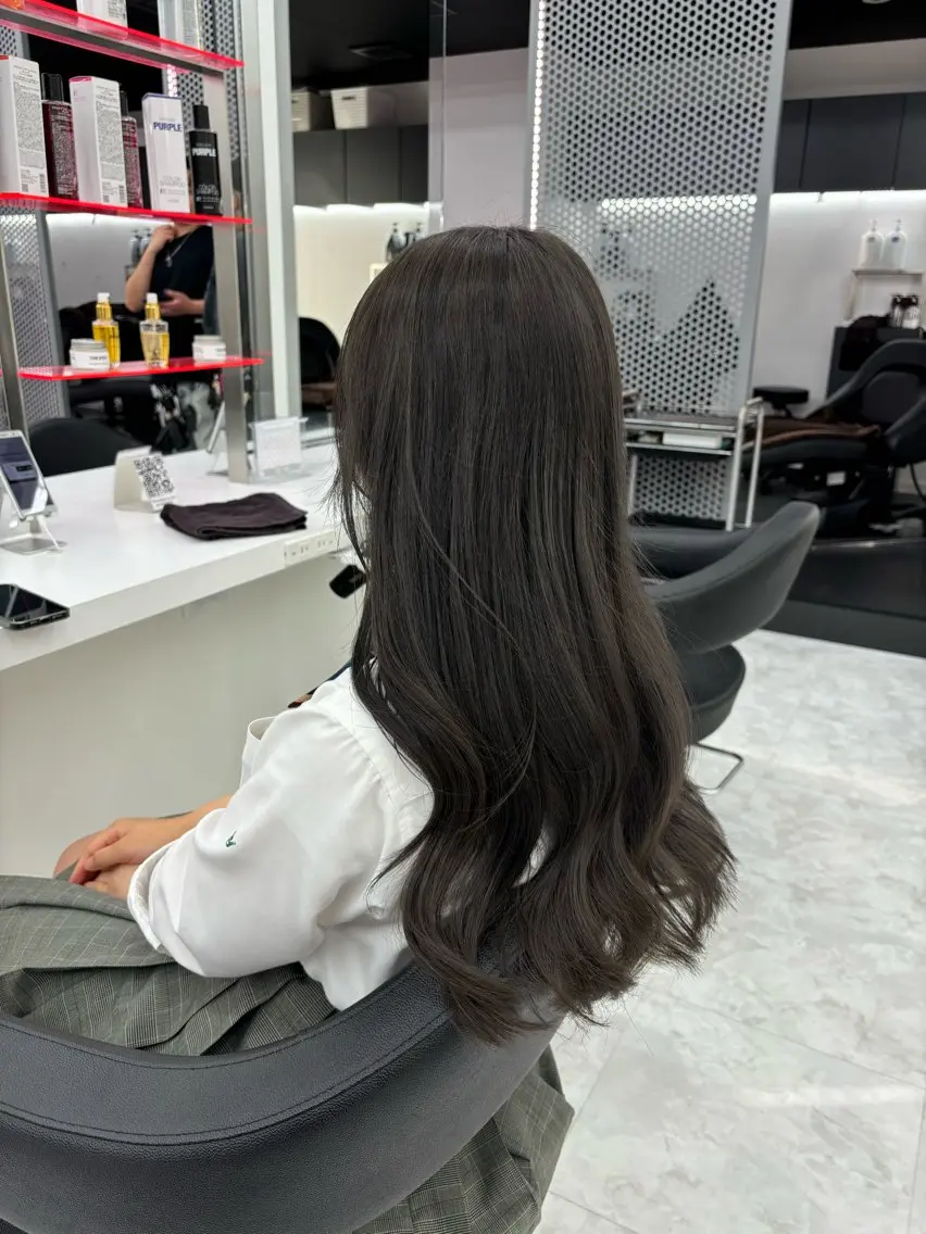 ロング カラー 抜け感レイヤー︴ ニュアンスカラーのヘアスタイル