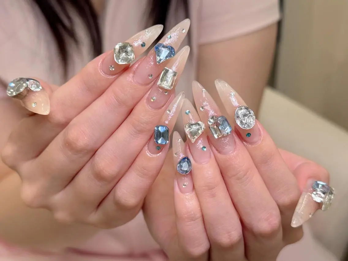 ネイル 💕リリ 🩷のネイルデザイン