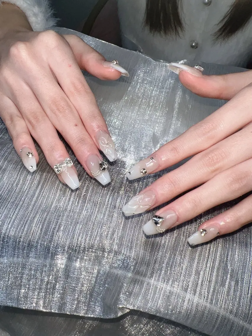 ネイル ハンドネイル Lee Nailsのネイルデザイン