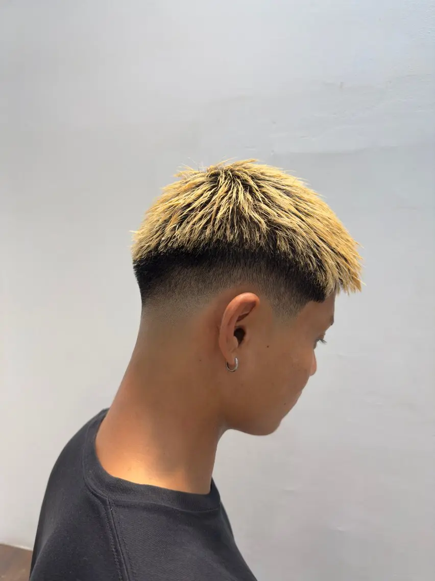【新規限定】【眉カット付き】メンズカット💇＋ダブルカラー（ハイライトなどのデザインカラー可)🩵＋ケアトリートメント✨の写真
