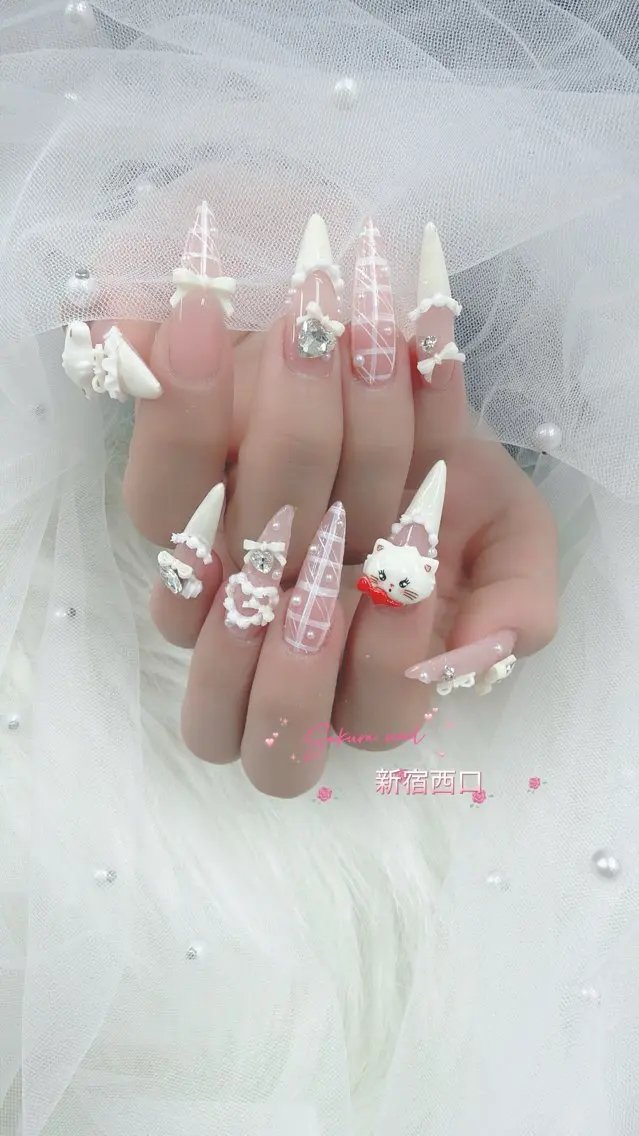 ネイル オーロラネイル クリアネイル フラッシュネイル フレンチネイル ジェルネイル ハンドネイル Sakura Nail Salonのネイルデザイン