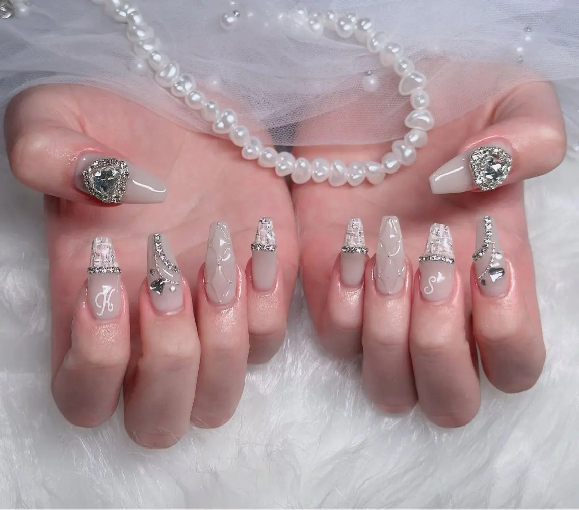 ネイル オーロラネイル フレンチネイル ジェルネイル ハロウィン キラキラネイル H.baby Nail Salonのネイルデザイン