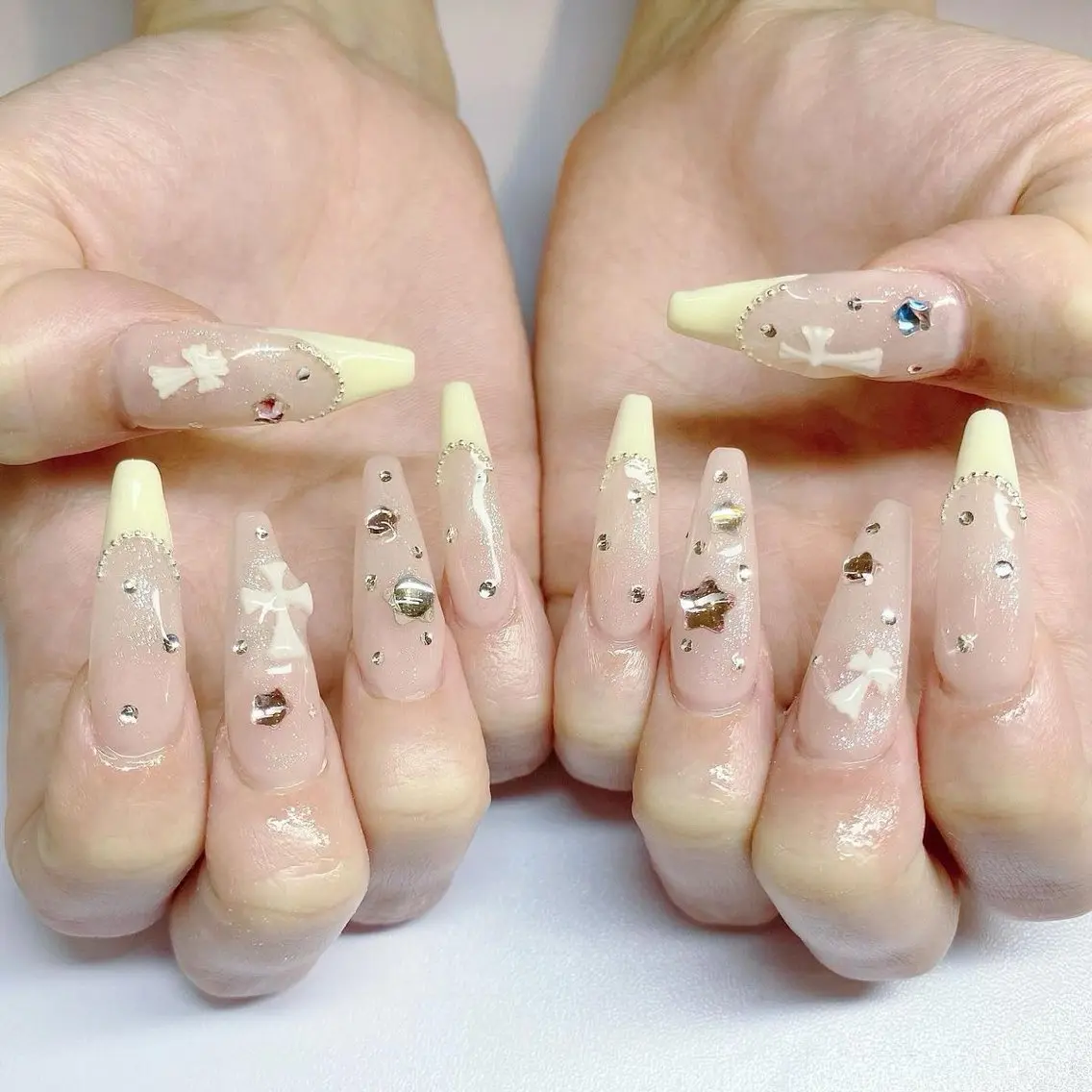 ネイル フレンチネイル ジェルネイル 韓国ネイル マグネットネイル 持ち込み ハンドネイル Mimi nail _Royalのネイルデザイン
