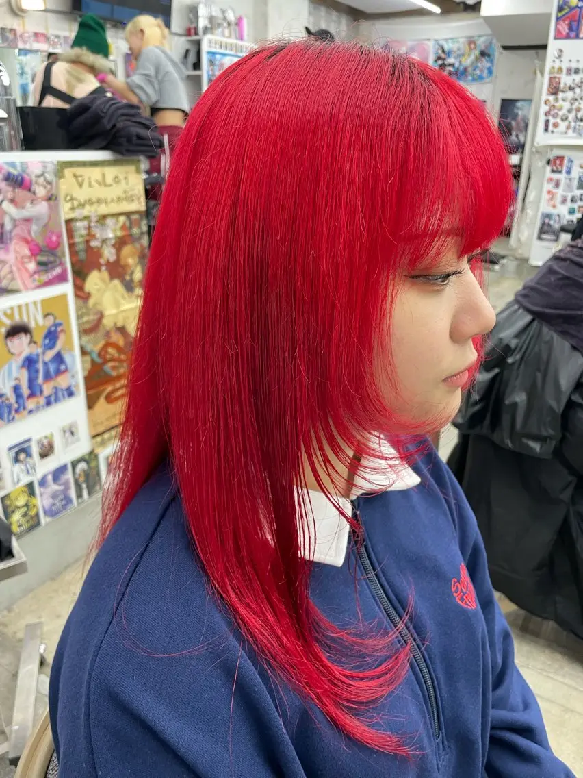 セミロング カラー ヘアカラー トリートメント インナーカラー 推し ブリーチ 髪質改善のヘアスタイル