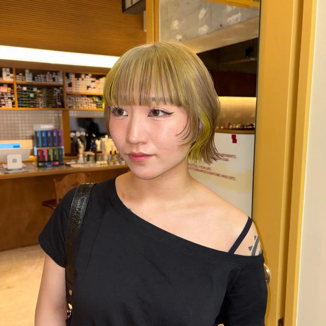 ショート カラー ブロンド デザインカラー イエローカラー カット ヘアカラー パーマ トリートメント パ ルのヘアスタイル