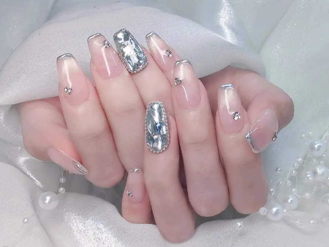 ネイル 長さ出し ジェルネイル キラキラネイル ラメ(グリッター) ニュアンスネイル Chouette Nailのネイルデザイン