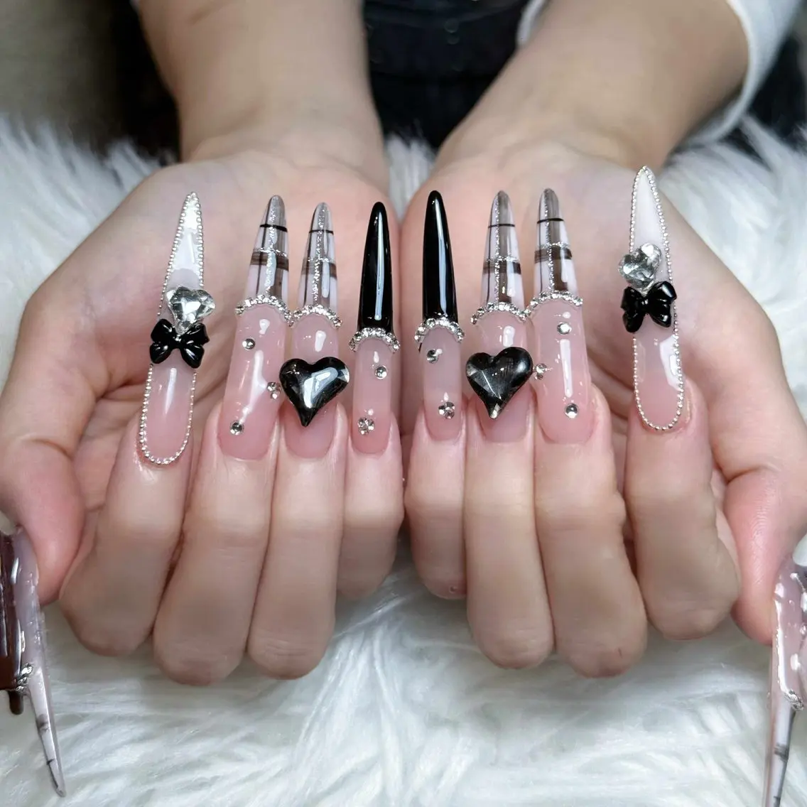 ネイル フレンチネイル ジェルネイル キラキラネイル 韓国ネイル マグネットネイル Julli NailStudioのネイルデザイン