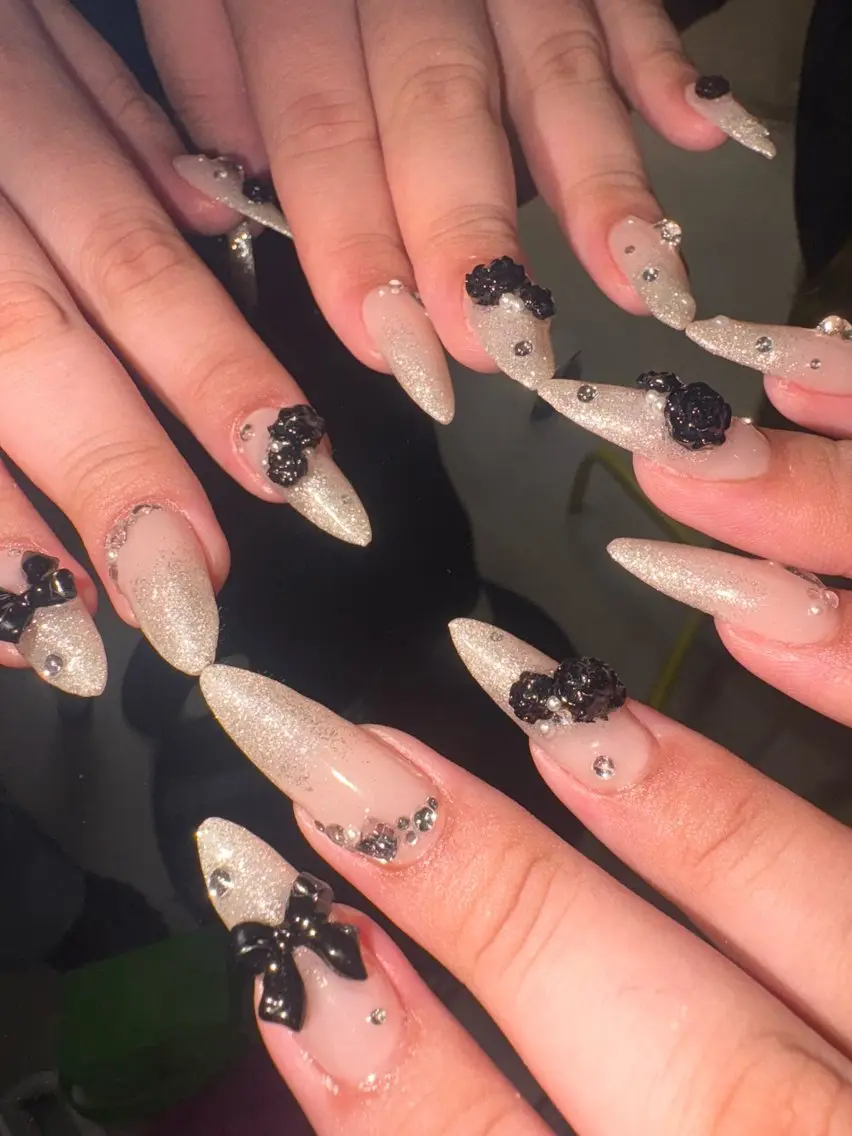 ネイル ラメ(グリッター) ラメグラデーション ロングネイル ハンドネイル 33nail✴️栄 スミレ❇️Gel-xのネイルデザイン