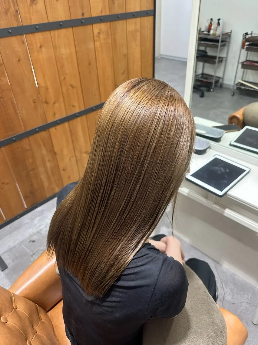 カラー ベージュカラー オリーブベージュ 吉田 麻鈴のヘアスタイル