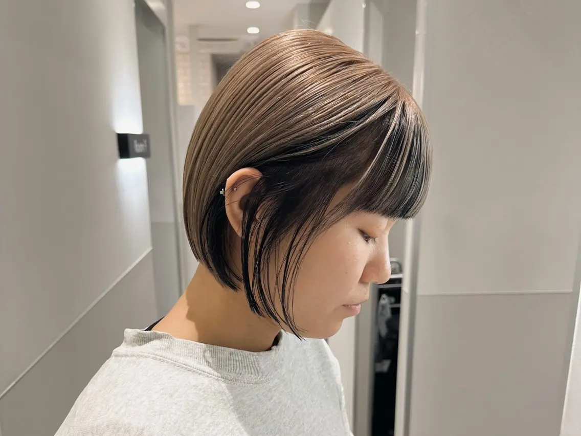 ショート カラー ベージュカラー ミルクティーベージュ ヘアカラー トリートメント 鈴木/ボブ/ 縮毛矯正ブリーチのヘアスタイル