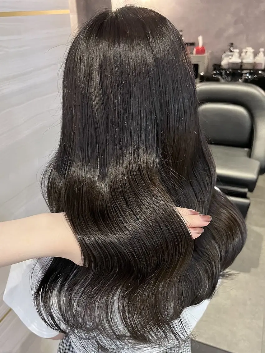 ロング カラー ダークグレー ヘアカラー トリートメント 🍒さき🍒大宮/ 透明感カラーのヘアスタイル