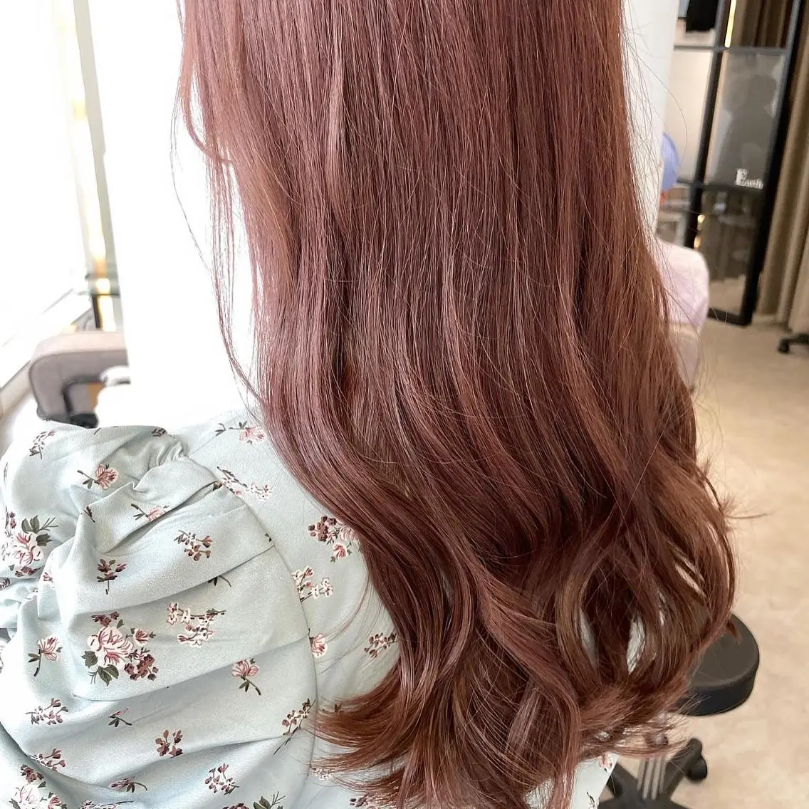 セミロング カラー ベージュカラー ブリーチ ブラウンカラー ブリーチなしカラー ピンクカラー 透明感カラー/ レイヤー　YUKAのヘアスタイル
