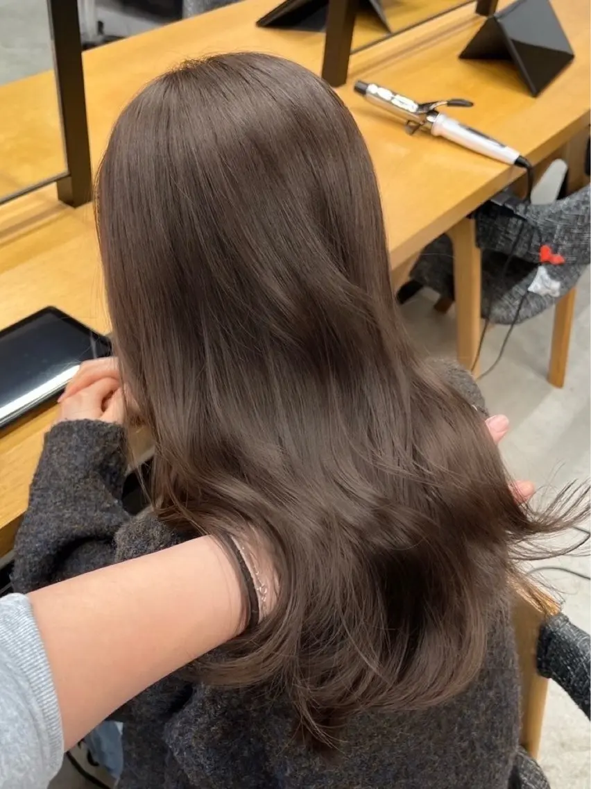 ミディアム カラー ヘアカラー トリートメント レイヤー/ベージュ ヒヨリ/渋谷のヘアスタイル