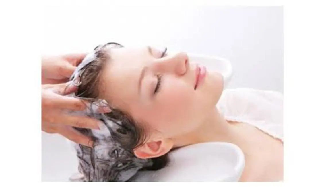 ミディアム カット ヘッドスパ ヤノ ナオミのヘアスタイル