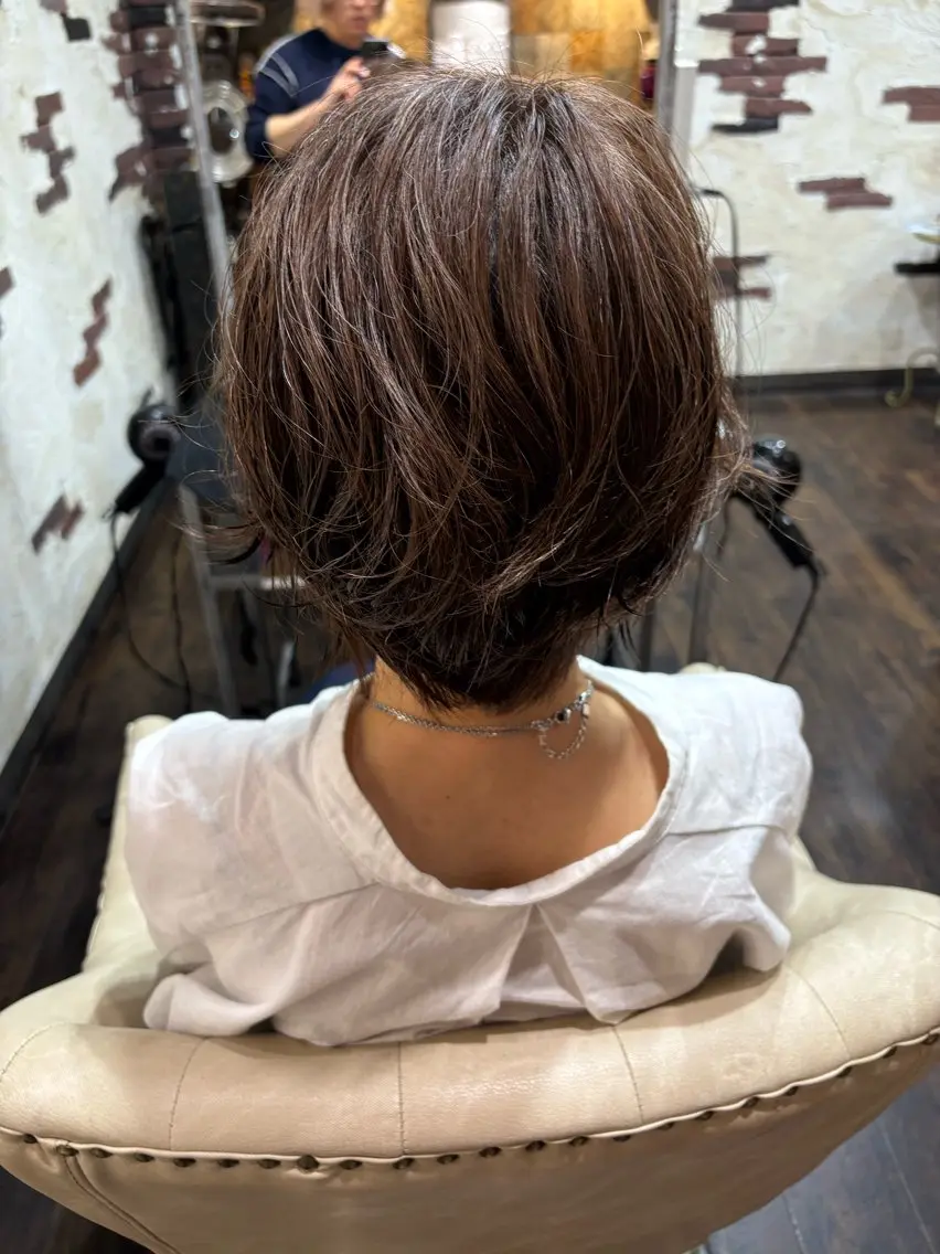 ショート ハイライト Calbari 鎌田美歩のヘアスタイル