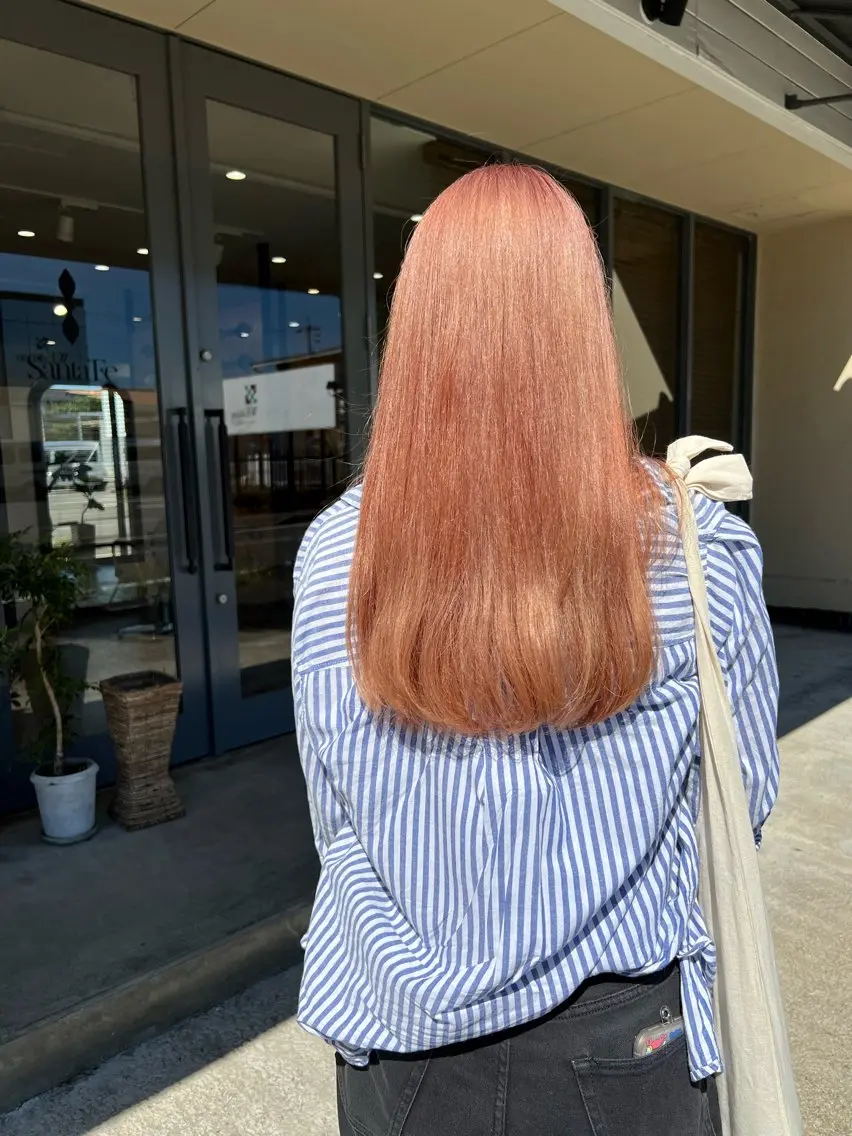ロング カラー ブリーチ cyan Amiのヘアスタイル
