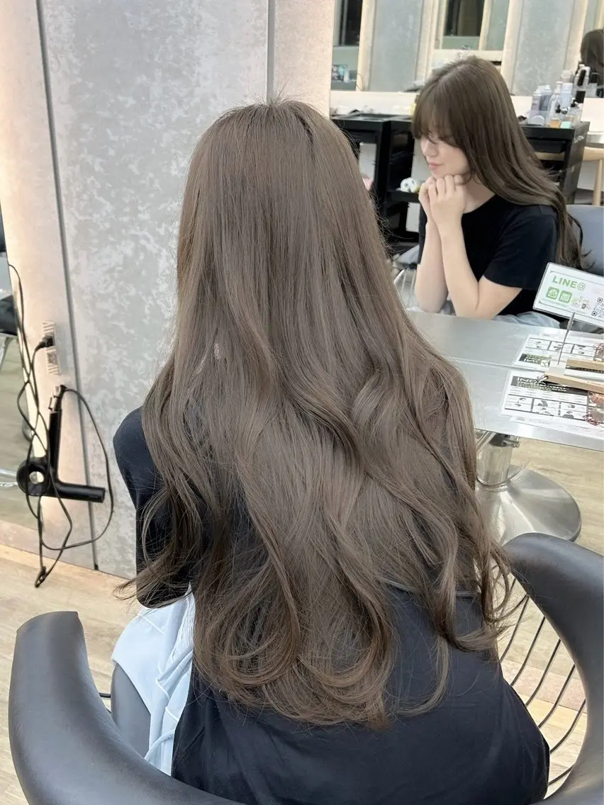 ロング カラー ヘアアレンジ ベージュカラー オリーブベージュ 巻きラク♡レイヤー 🦢こころのヘアスタイル