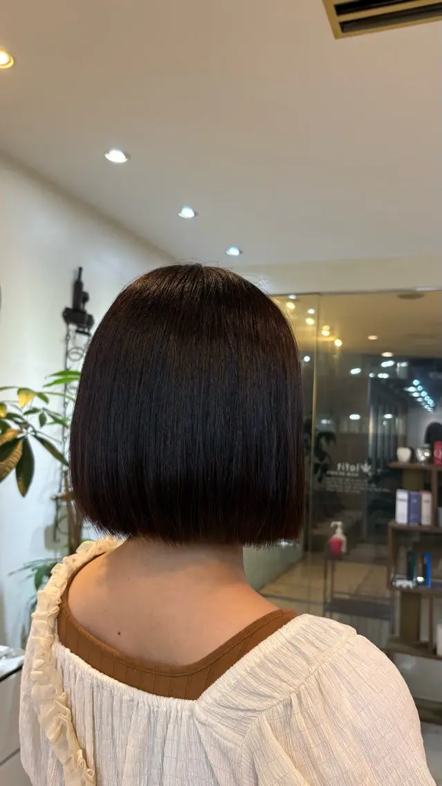 ショート カラー 切りっぱなしボブ ボブ オオミチ ワカナのヘアスタイル