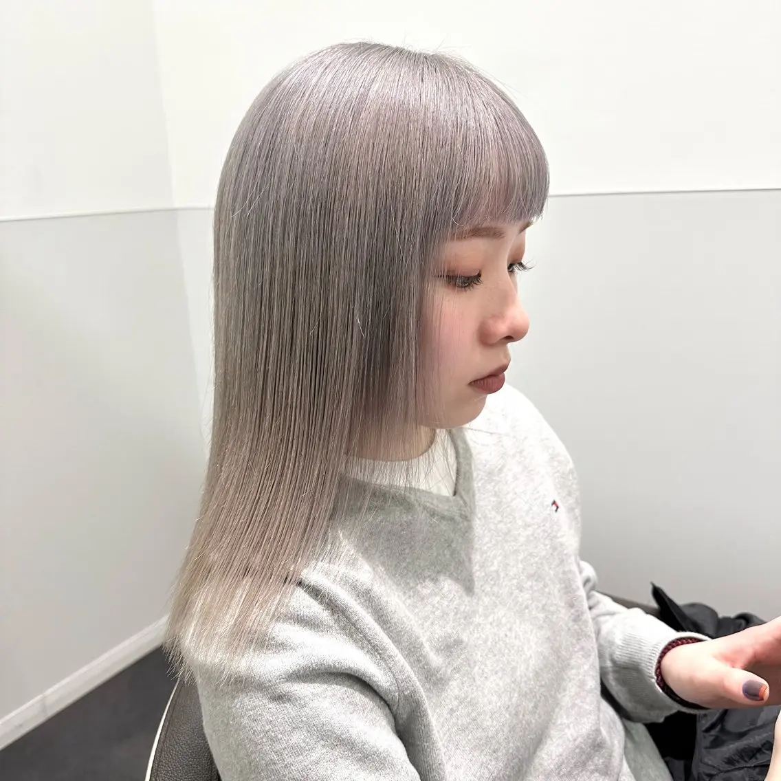 セミロング カラー ヘアカラー トリートメント 💫艶ハイトーン×髪 質改善💫リュウトのヘアスタイル