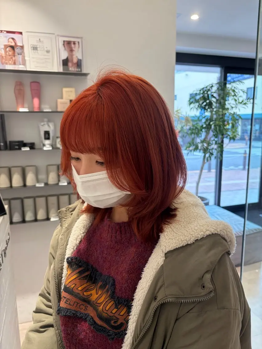 ミディアム ミディアムレイヤー レイヤーカット カット ヘアカラー サキ🤍ハイトーン 🪩レイヤーカットのヘアスタイル