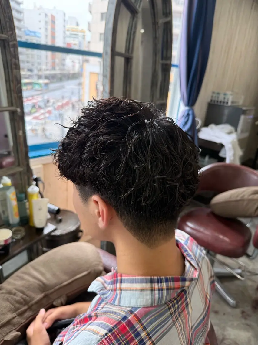 ショート パーマ メンズ メンズパーマ スペインカール カット パーマ カットパーマ✂️ 小坂田玲亜のヘアスタイル