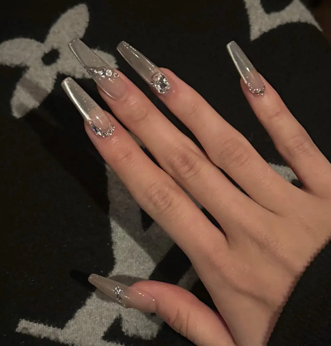 ネイル 長さ出し フレンチネイル ジェルネイル 韓国ネイル マグネットネイル ハンドネイル ハンドケア Sun Nail 池袋のエステ・リラクイメージ