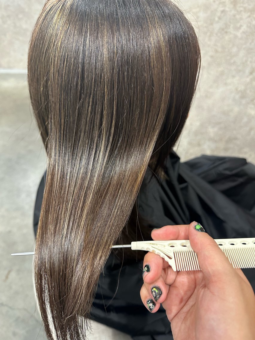 ロング 朝倉 美月のヘアスタイル