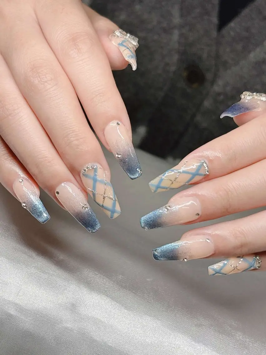 ネイル 長さ出し グラデーション 卒業式 キラキラネイル マグネットネイル ハンドネイル Lee Nailsのネイルデザイン