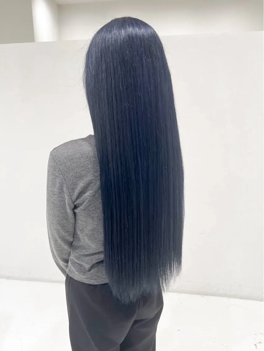 ロング カラー ブリーチ ブルーカラー ネイビーカラー ヘアカラー 大長 広菜のヘアスタイル