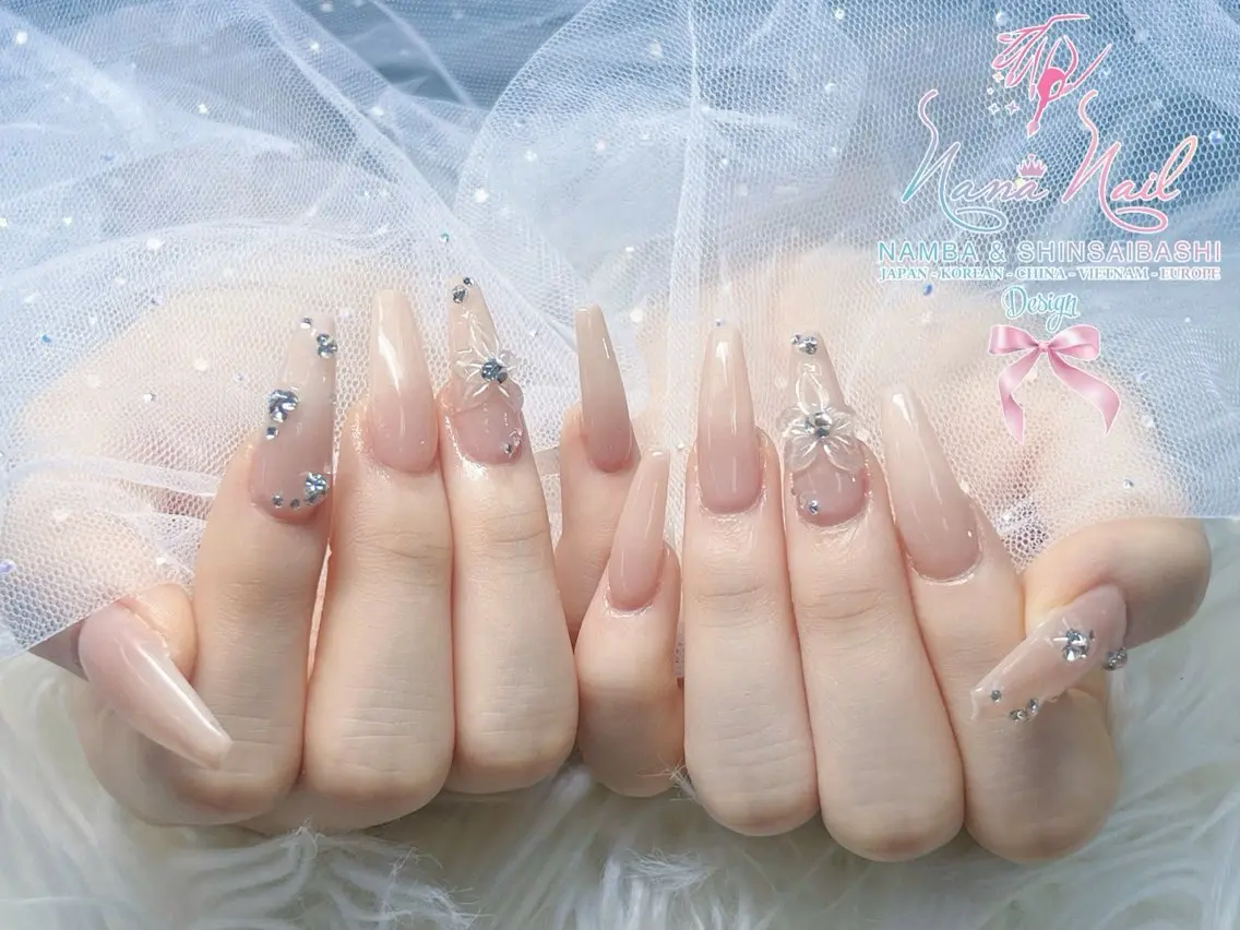 セミロング Linanail Nambaのマツエク・マツパデザイン