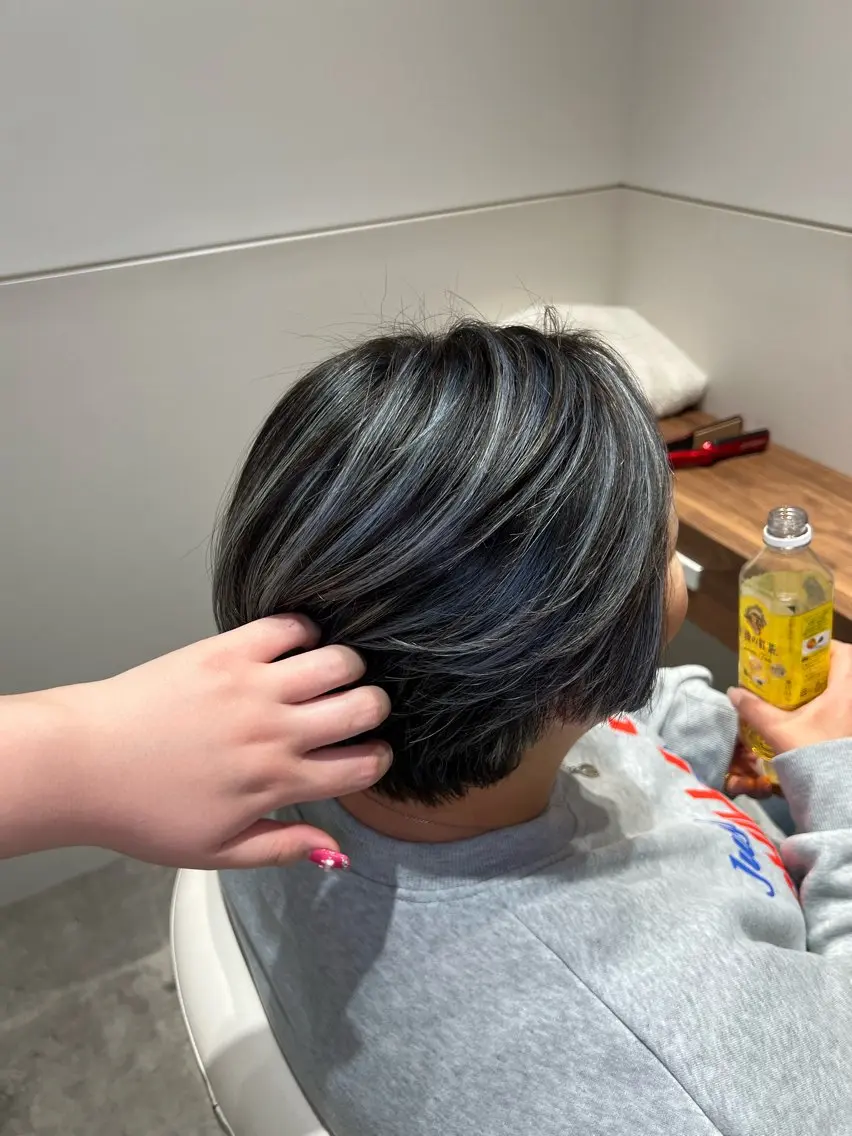 ショート カラー ハイライトカラー ハイライト オタク特化美容師💟 チバコナツのヘアスタイル