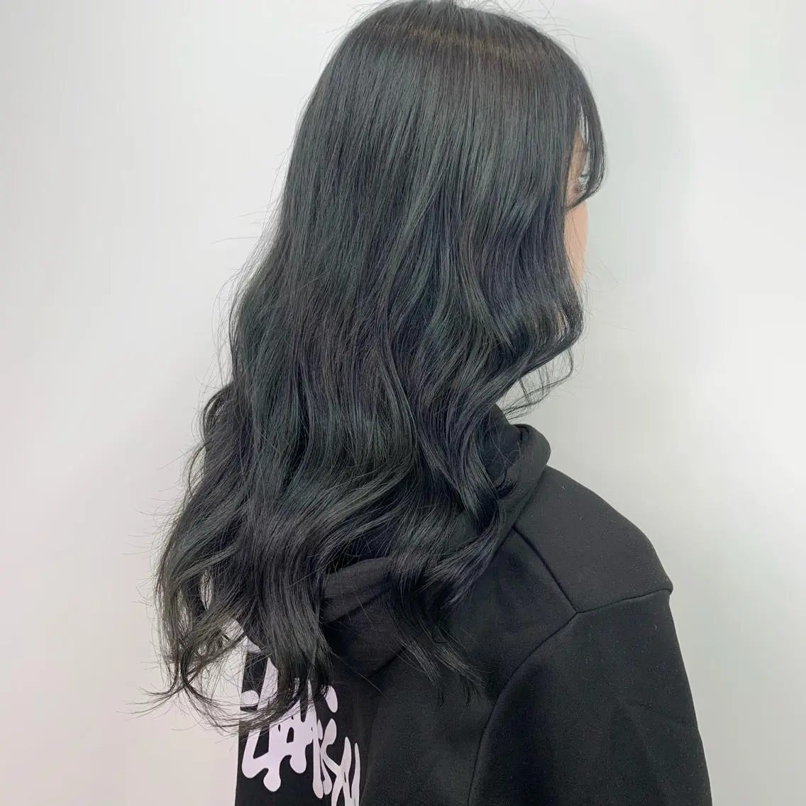 ロング カラー 黒髪 ブルーカラー ブルーブラック 𖧷 ⁺. 大人ヘア Yui 𓂃𓈒𓏸のヘアスタイル