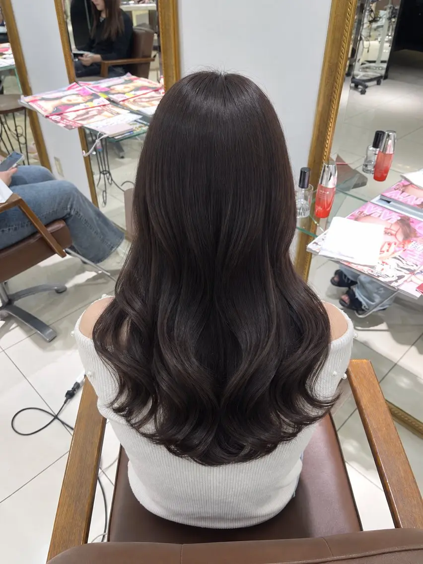 ロング ヘアカラー 柔らかグレージュ🤍 髪質改善Hanakaのヘアスタイル