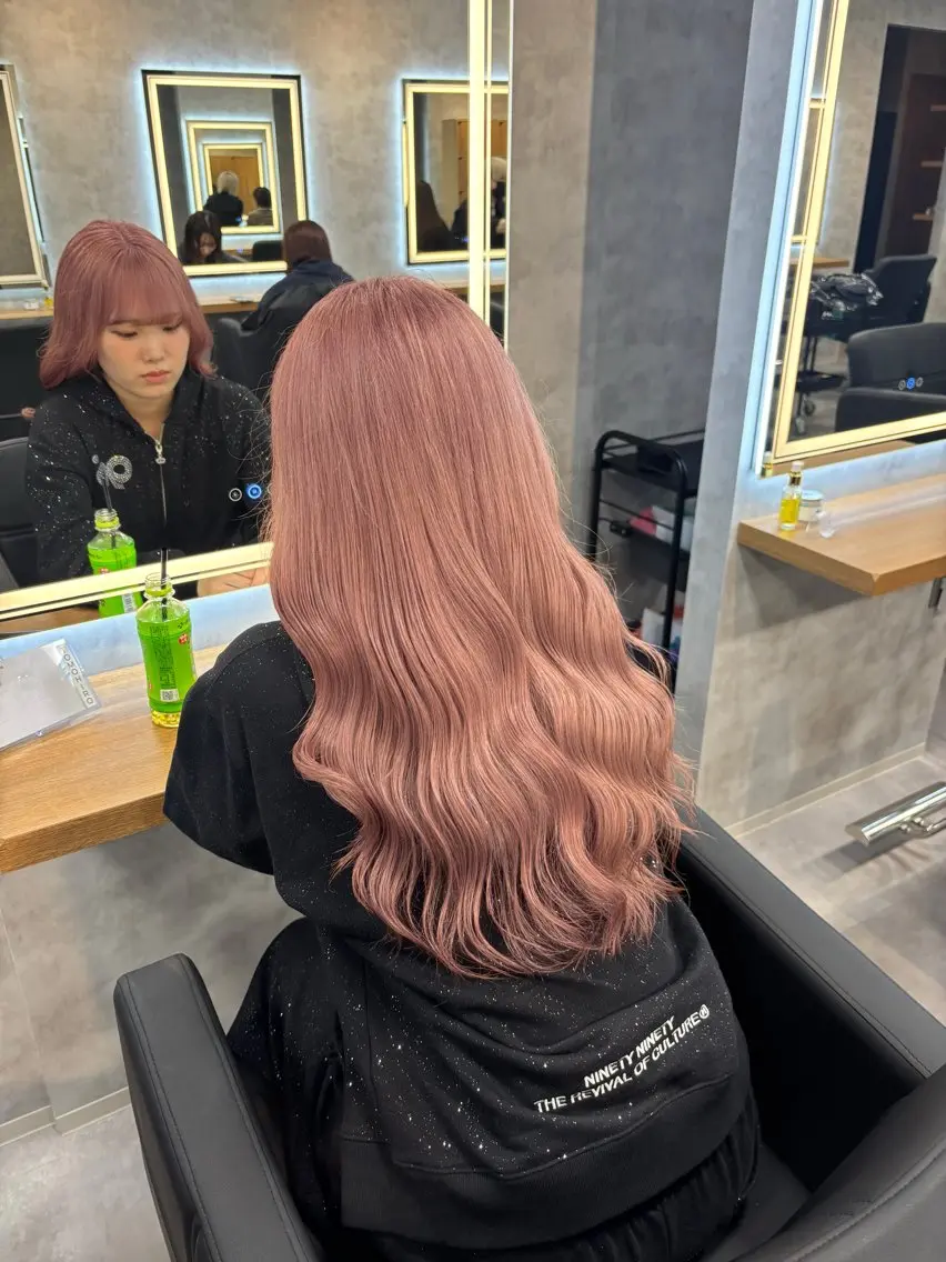ロング カラー パーマ ヘアアレンジ ヘアカラー トリートメント ヘッドスパ ヘアセット 透明感ブリーチカラー 🌈TOMOHIROのヘアスタイル
