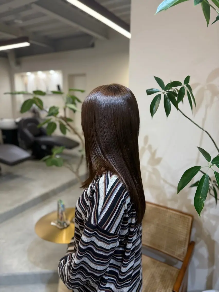 ロング カラー 小山 栞奈のヘアスタイル