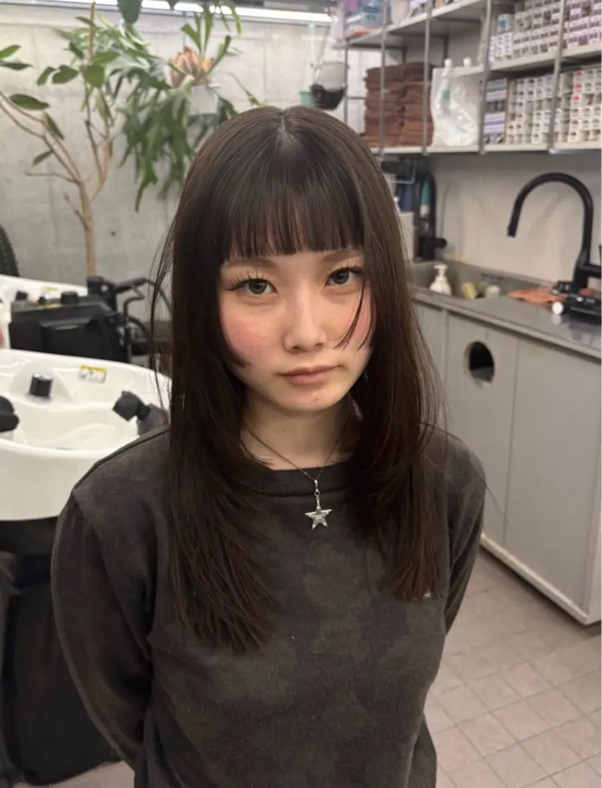 ミディアム フジイ トワのヘアスタイル