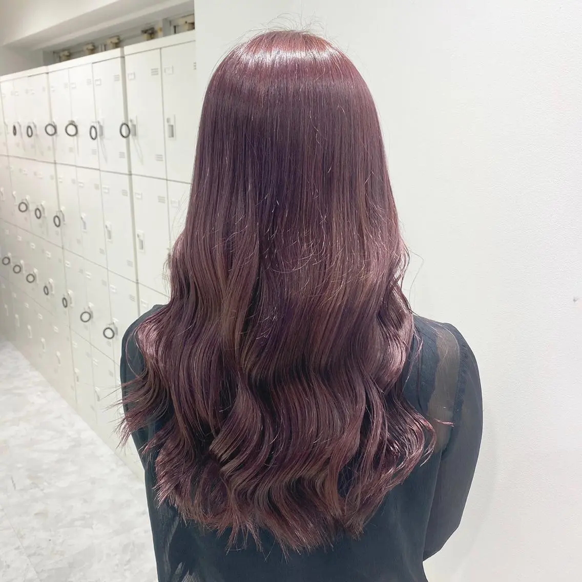 ミディアム カラー ブリーチ縮毛矯正加藤 赤み無し透明感ヘアのヘアスタイル