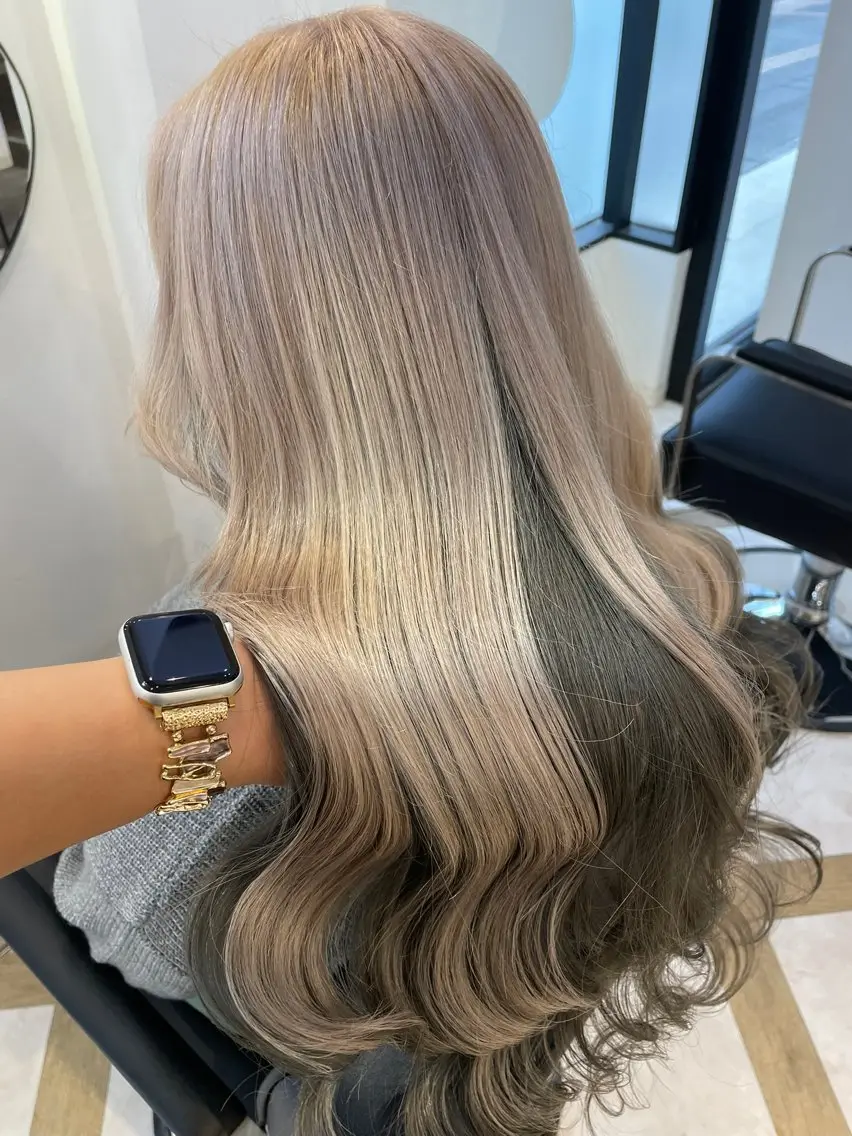 ロング カラー ブリーチ 透明感カラー ブリーチなしカラー くびれヘア 顔まわりレイヤー ヘアカラー Lovis moa 〘国分 かな〙のヘアスタイル