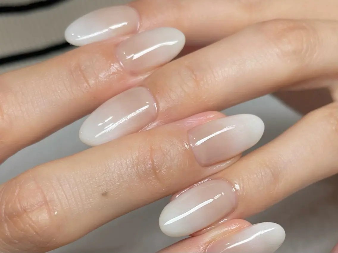 ネイル グラデーション ホワイト riri-nail Rie Endoのネイルデザイン
