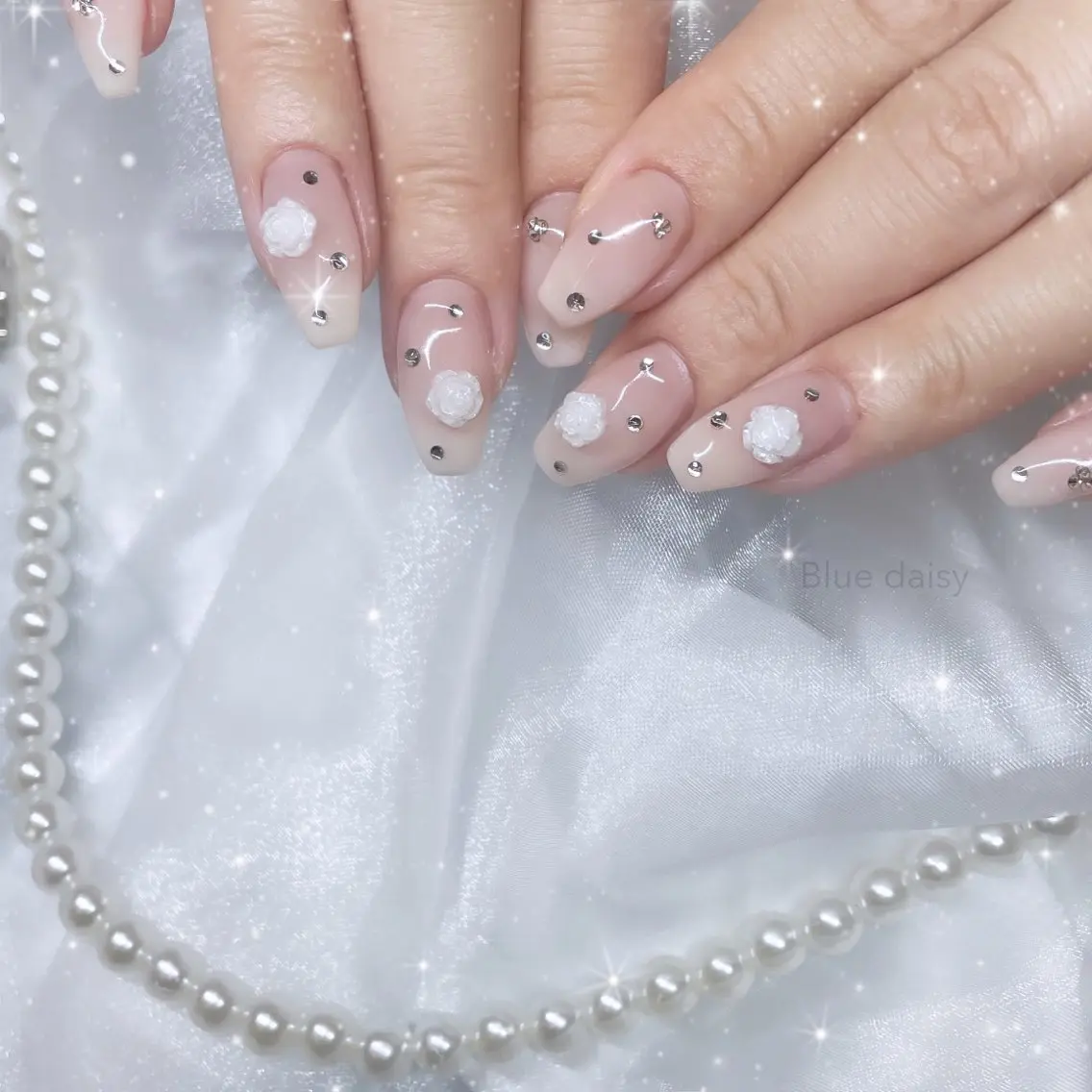ネイル ハンドネイル Blue daisy RIN🎀のネイルデザイン