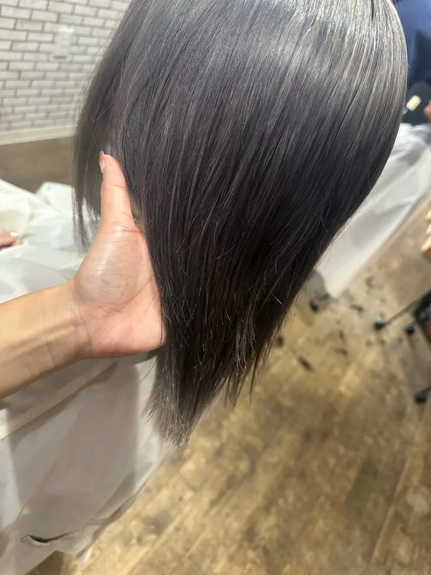 ショート ヘアカラー 半田 知穂のヘアスタイル
