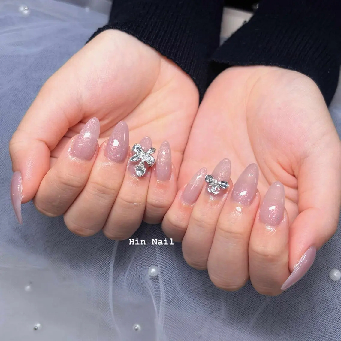 ネイル ボルドー チークネイル フレンチネイル グラデーション キラキラネイル ハンドネイル HIN NAILのネイルデザイン