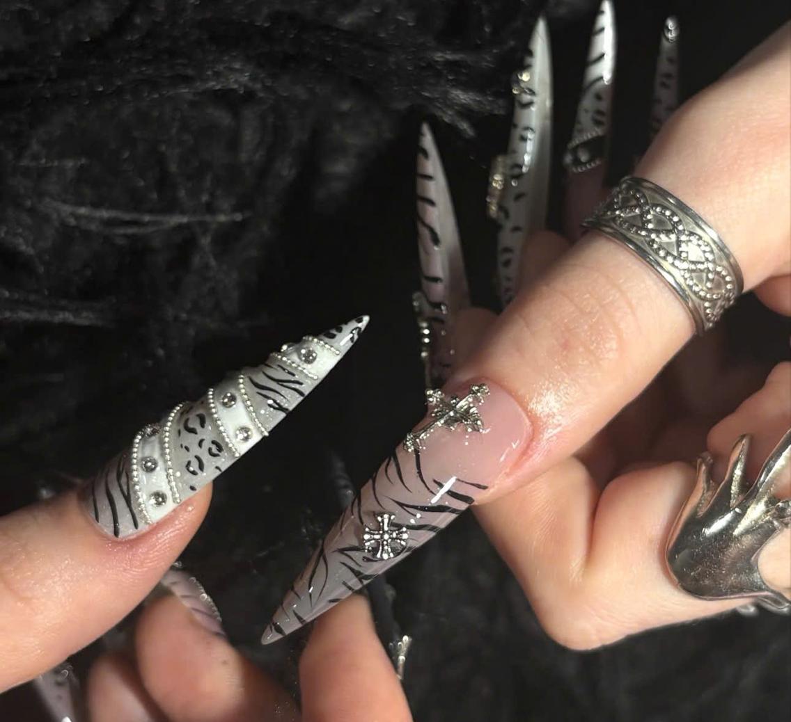 ネイル フレンチネイル ジェルネイル ハロウィン 韓国ネイル マグネットネイル ハンドネイル neco H.babynailのネイルデザイン