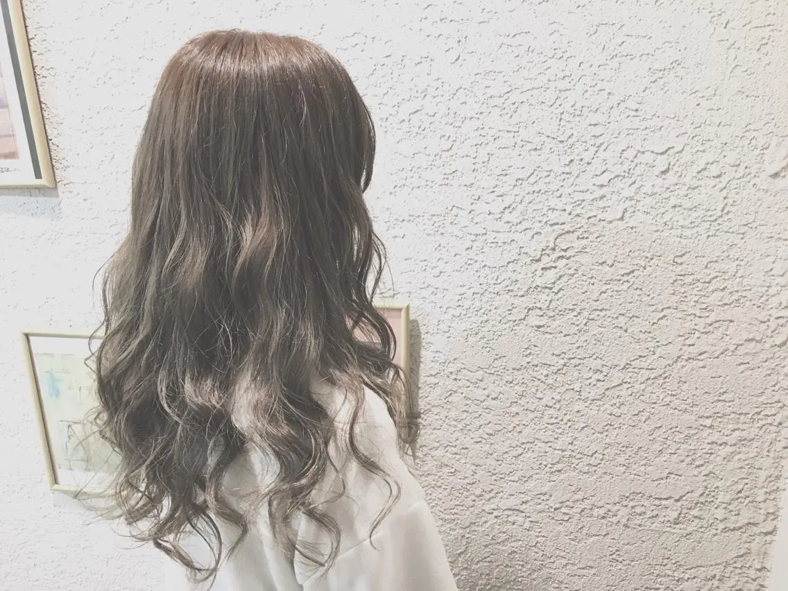 ロング カラー グラデーションカラー グレージュ ハイライトカラー 3Dハイライト ハイライト てんま さやかのヘアスタイル