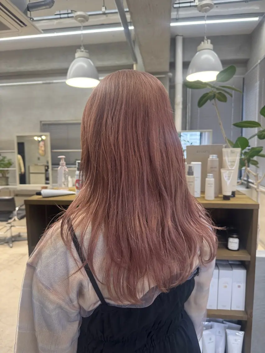 セミロング elaka シオンのヘアスタイル