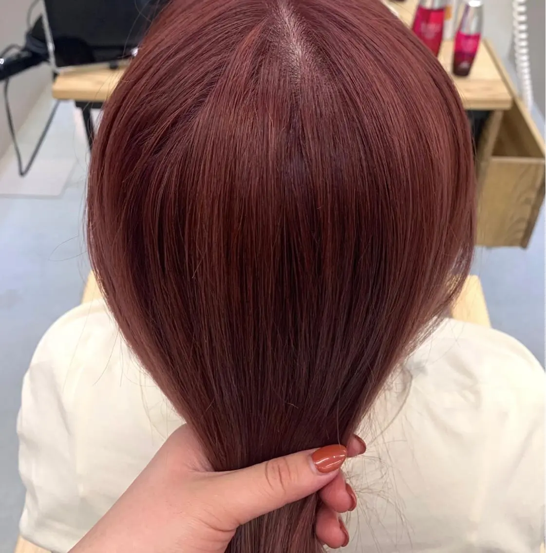 セミロング カラー セミロングパーマ バレイヤージュ ブリーチ レイヤーカット 神原 茉依🩰🪩のヘアスタイル