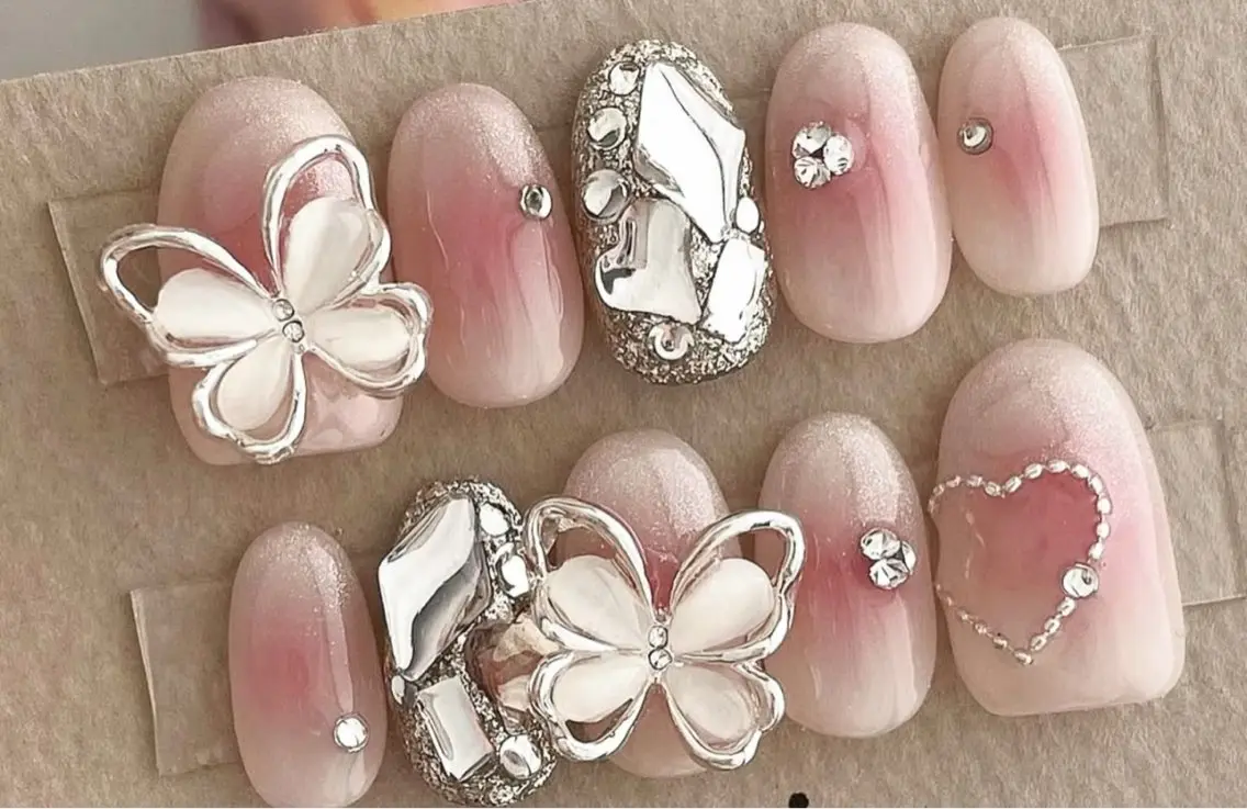 ネイル アートネイル オーロラネイル チークネイル フレンチネイル ガラスフレンチ 🎀🎀YooLi Nail Salonのネイルデザイン