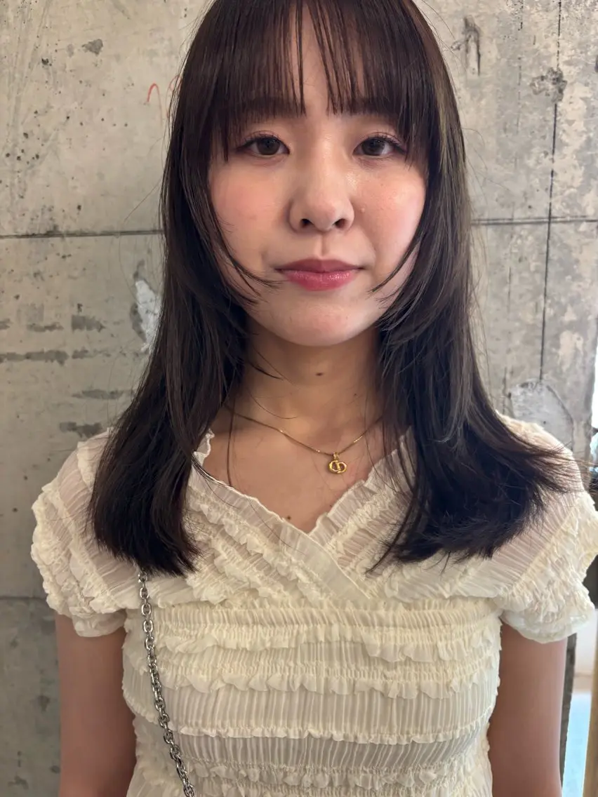 ミディアム カラー アッシュ ブラウンカラー グレージュ レイヤーカット 永田 愛莉のヘアスタイル