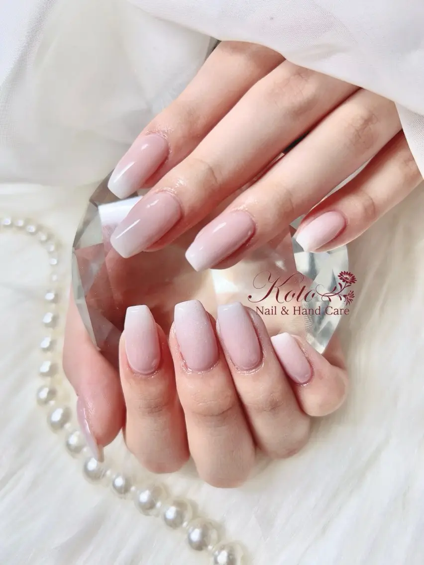ネイル 長さ出し ジェルネイル 持ち込み ニュアンスネイル 赤色 ハンドネイル Nail Salon KOTOのネイルデザイン